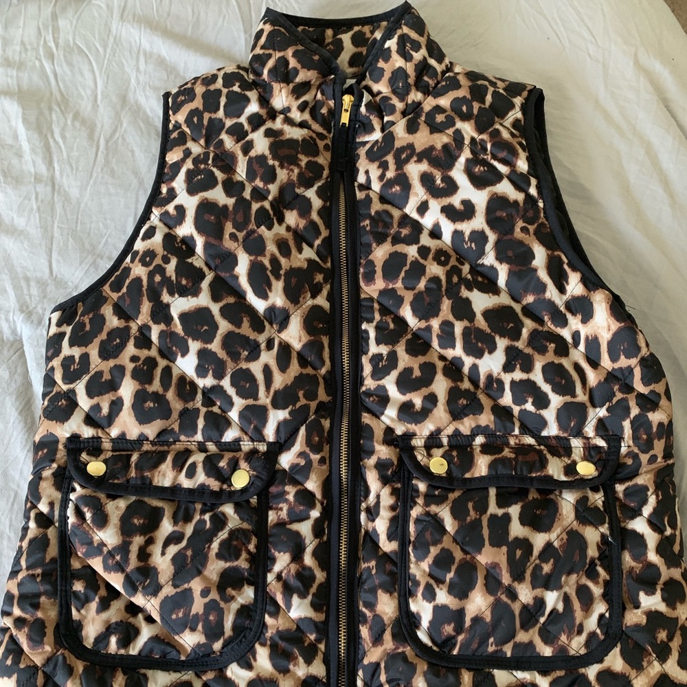Lightweight faux down zipper Leopard vest